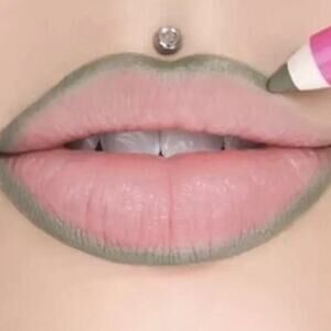 Jeffree Star Cosmetics "DIRTY MONEY" Velour Lip Liner NIB Grey Green Matte